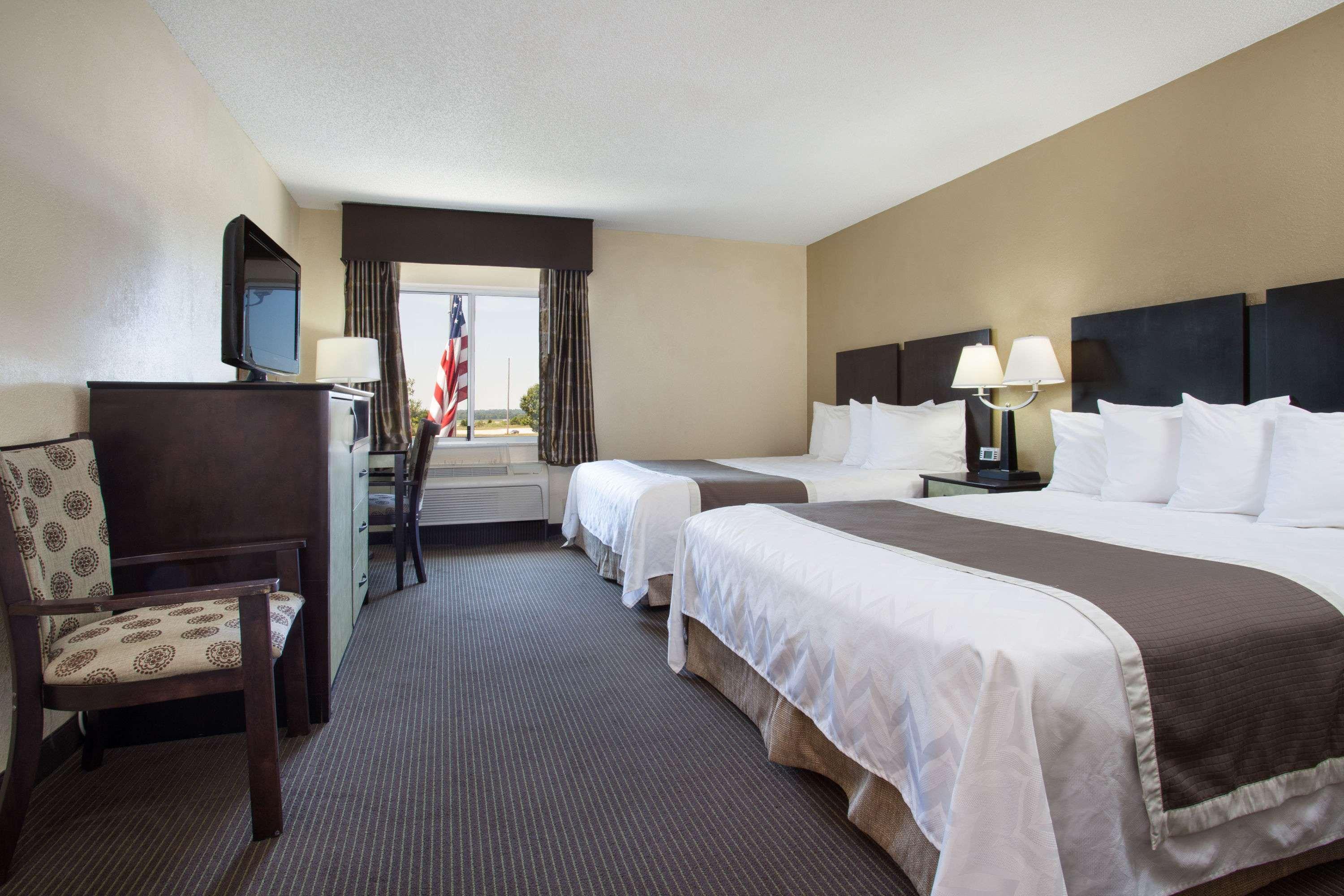 Baymont By Wyndham Dale Hotel Buitenkant foto